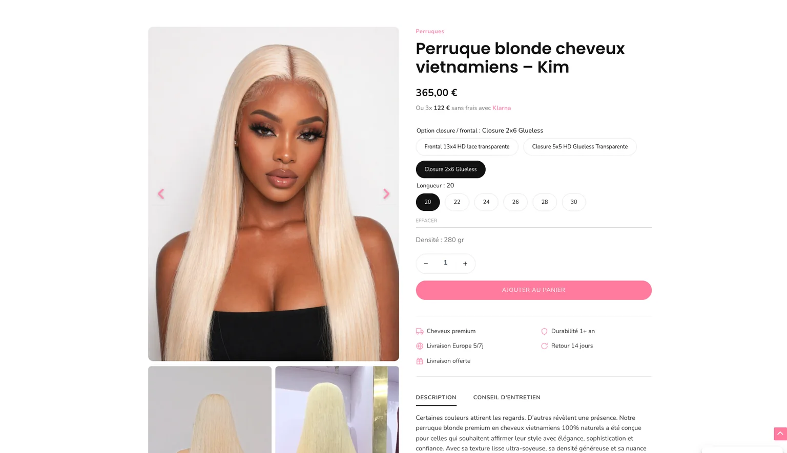 Fiche d'une perruque blonde : grande photographie à gauche avec miniatures, à droite le prix, le paiement en trois fois, le choix du type de closure ou frontal, six longueurs de 20 à 30, la densité, le bouton d'ajout au panier et cinq garanties.
