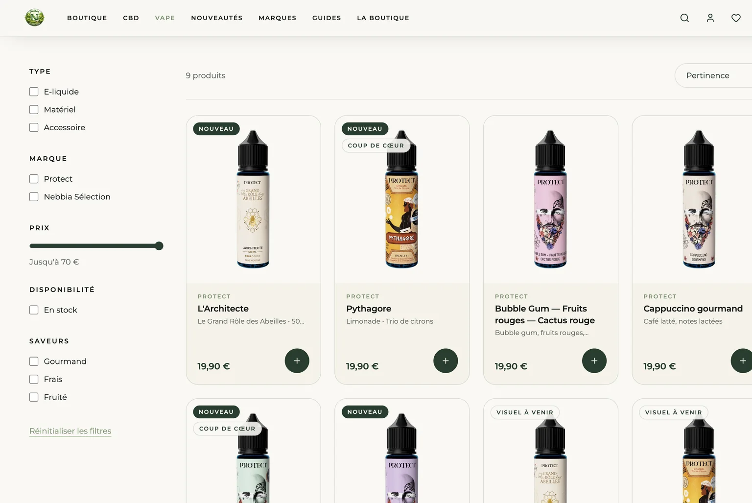 Page catalogue : colonne de filtres à gauche — type, marque, curseur de prix, disponibilité, saveurs — compteur « 9 produits », et grille de flacons avec pastilles « Nouveau », « Coup de cœur » et « Visuel à venir ».